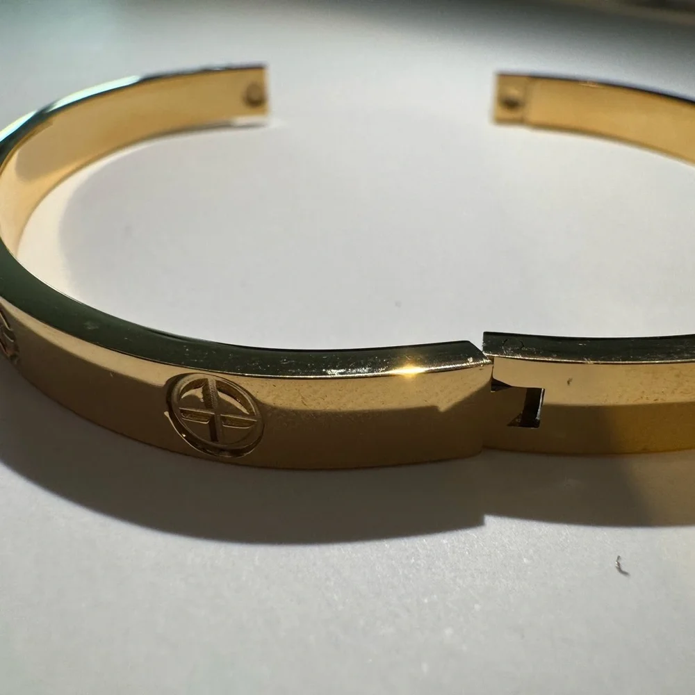 Gold Bangle Bracelet - Picture 4 of 6